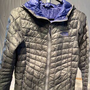 THE NORTH FACE Women’s Thermoball Light Quilted Puffer Jacket Silver Grey Sz XS